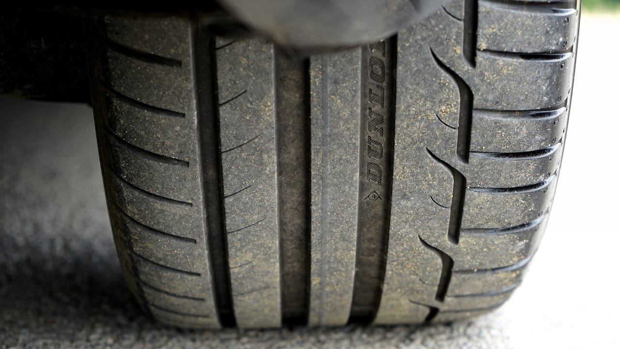 Signes que vous devez remplacer vos pneus - JSM Pièces d'auto